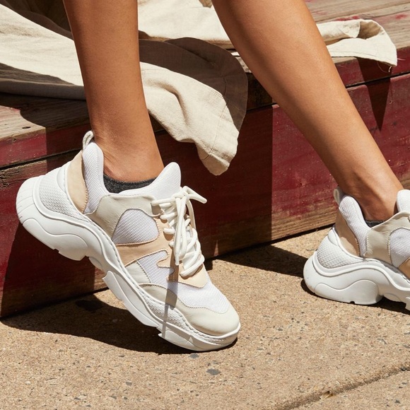SCHUTZ | Shoes | Schutz Jackye Neutral 